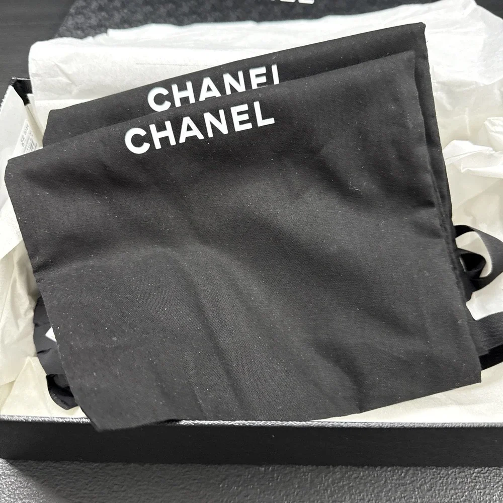 CHANEL authentic 13